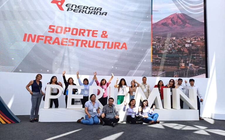 Equipo de URIN DATA en PERUMIN 2023